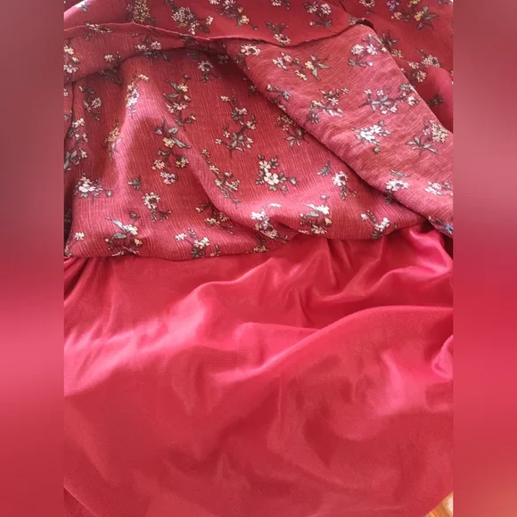 NWT En Creme Burgundy Floral Tir Back Midi Dress, Size Medium - Picture 6 of 8